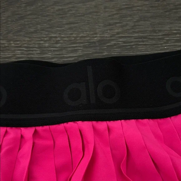 ALO Yoga Vibrant Pink Mini tennis/pickleball Skirt - Picture 3 of 8